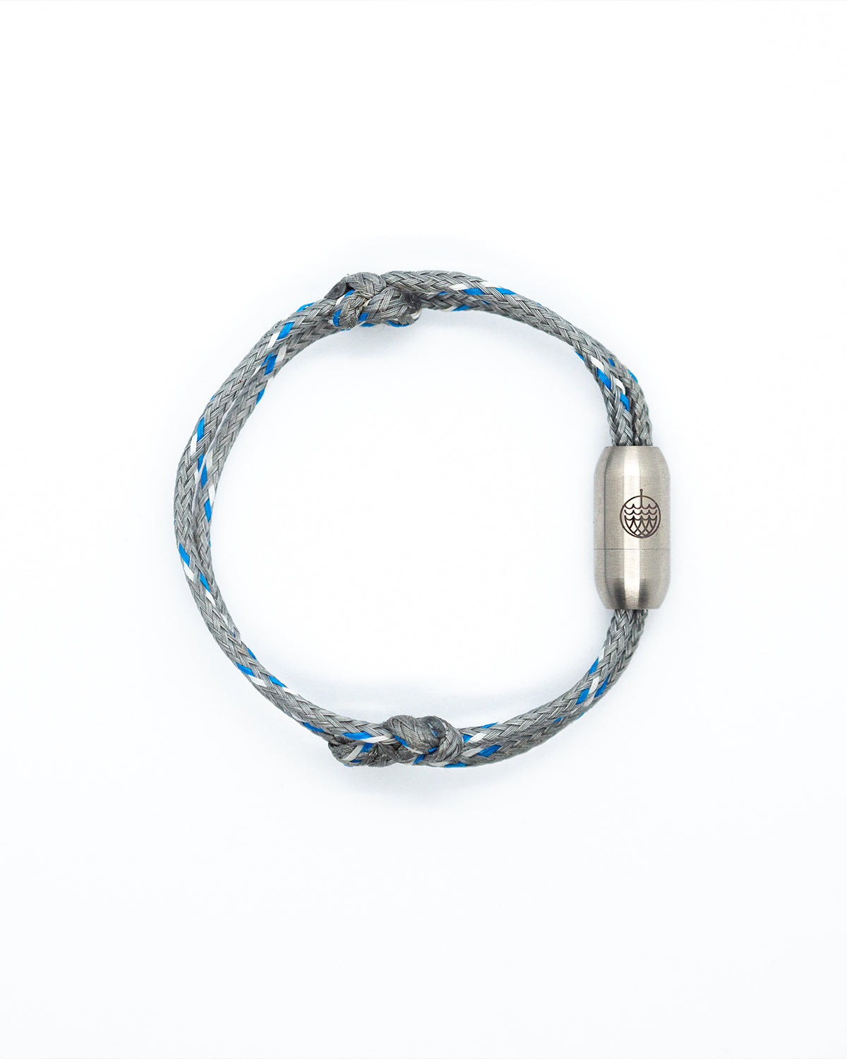 Bracelet in color grey with blue and white high lights and a silver clasp by Bracenet