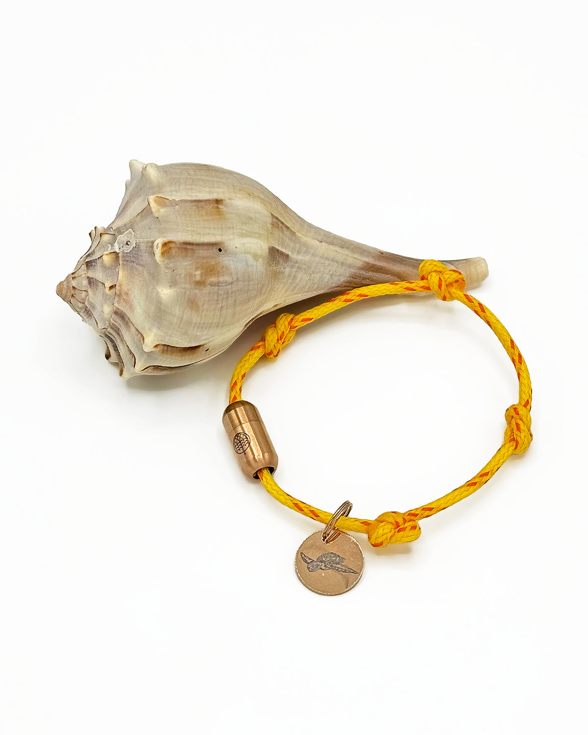 Bracelet in color yellow with red high lights, turtle pendant and a clasp in Roségold 