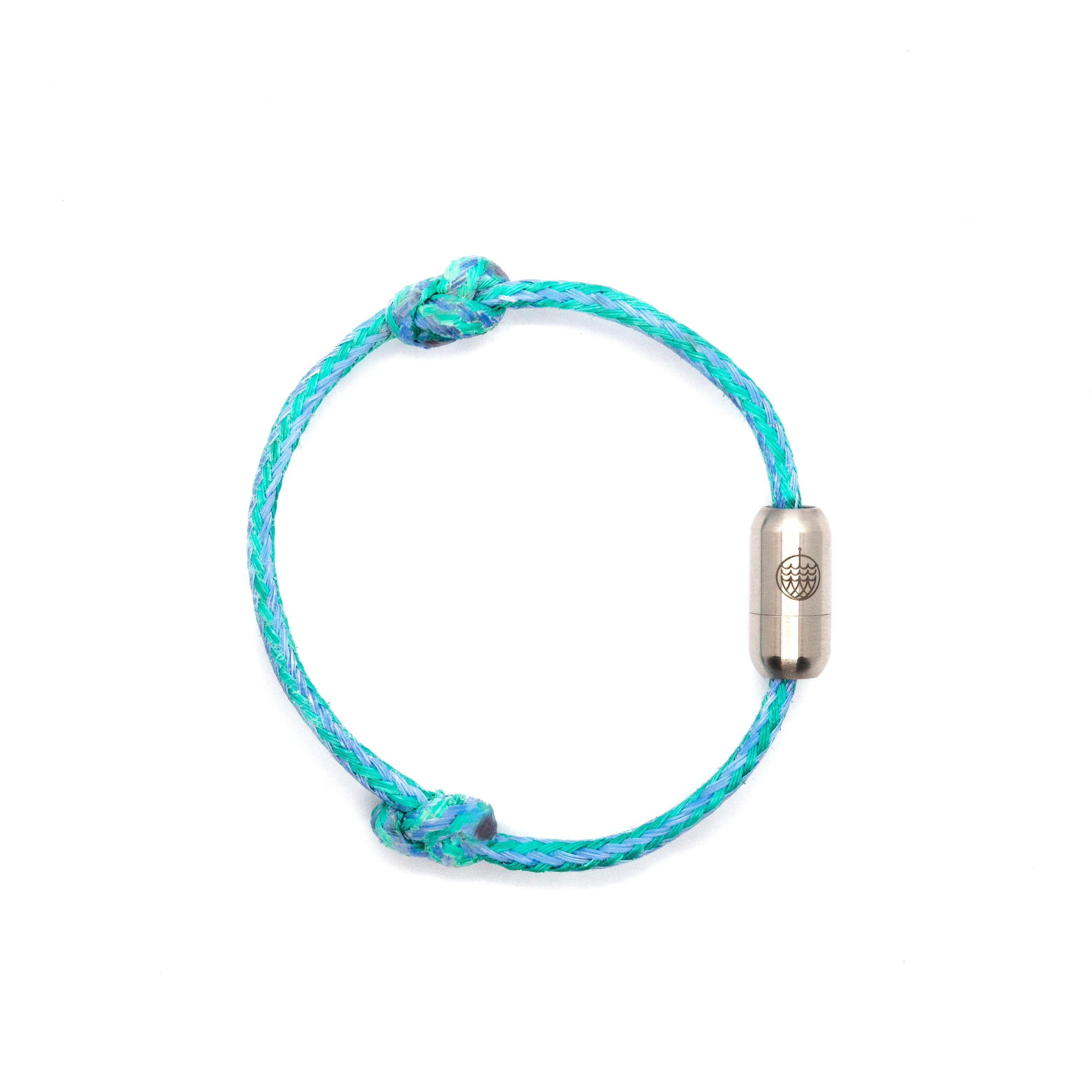 Bracenet in color aqua wit light blue high lights with a silver clasp