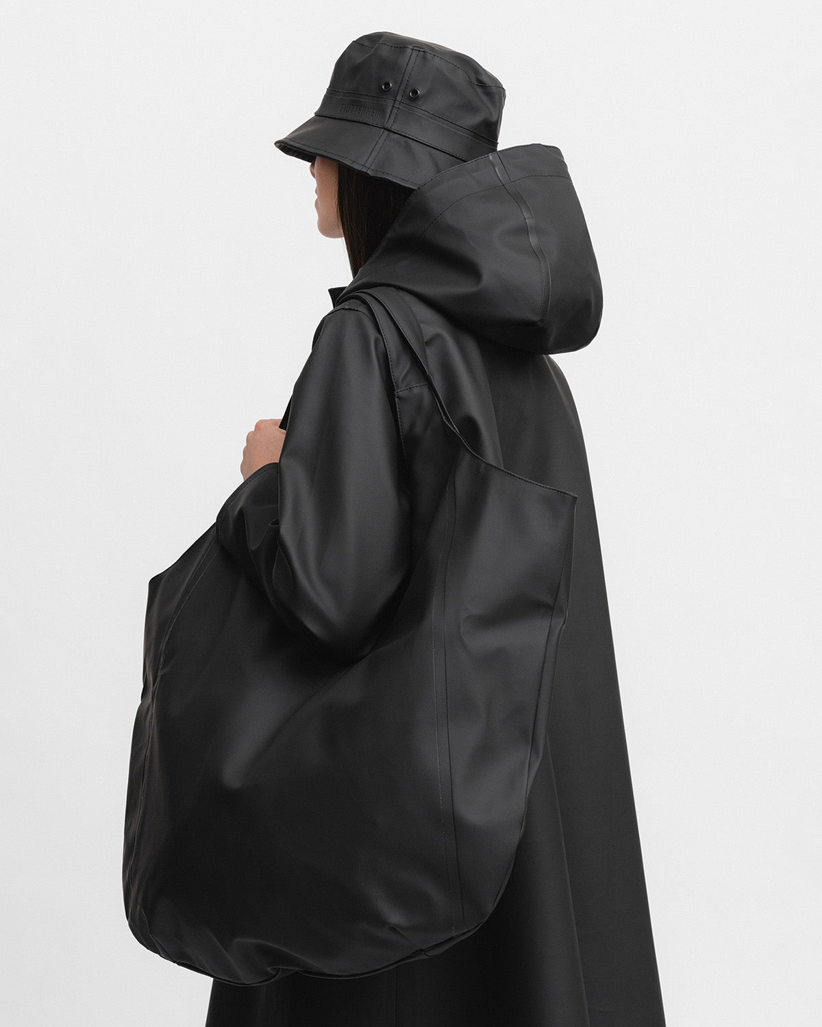 A woman with Tote Bag in color black by Stutterheim