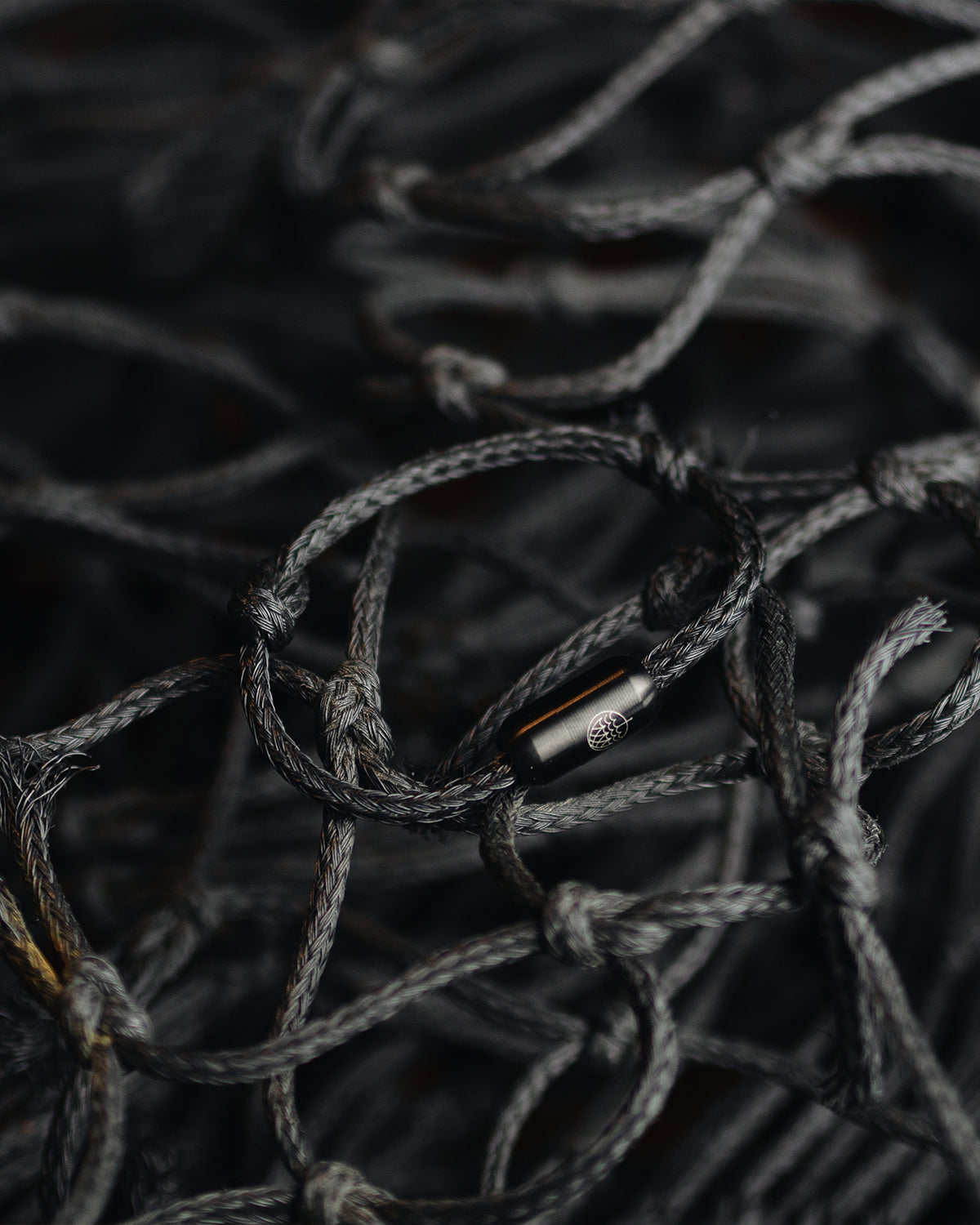 Bracelet in color black with a black clasp by Bracenet