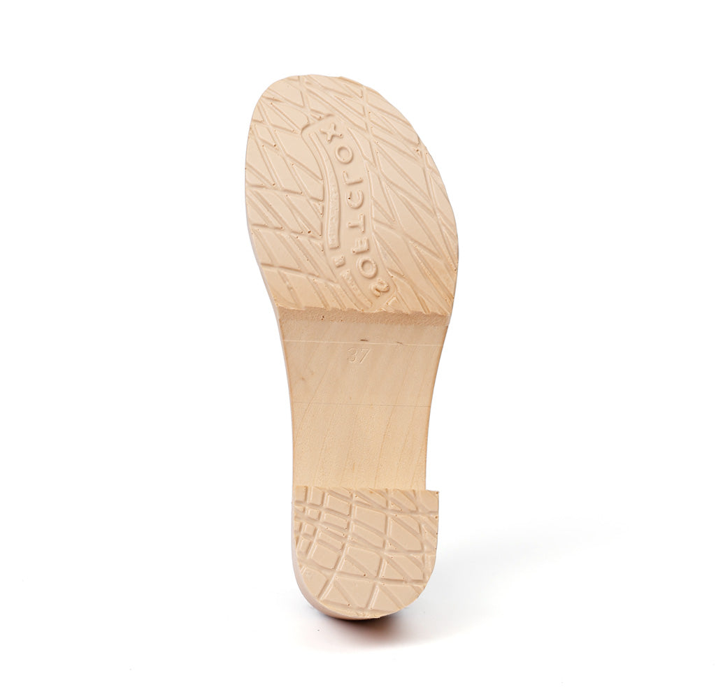 Flexible outsole light and quiet by Softclox